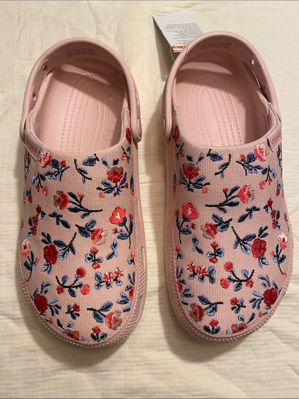 CROCS Pink Floral Embroidered Classic Clog Unisex M8 - W10